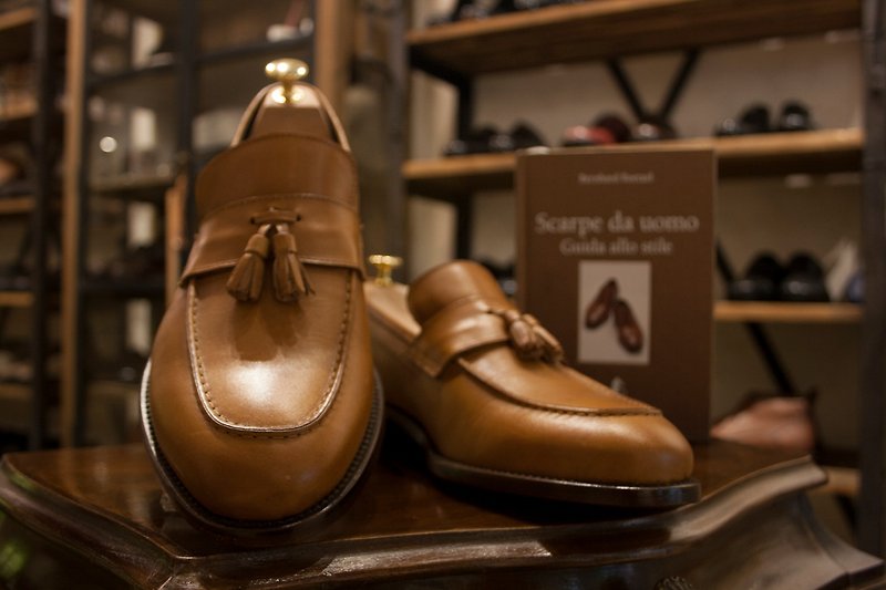 Valentine's Day Limited - Men's Gentleman's Shoes and Leather Care - รองเท้าหนังผู้ชาย - หนังแท้ หลากหลายสี