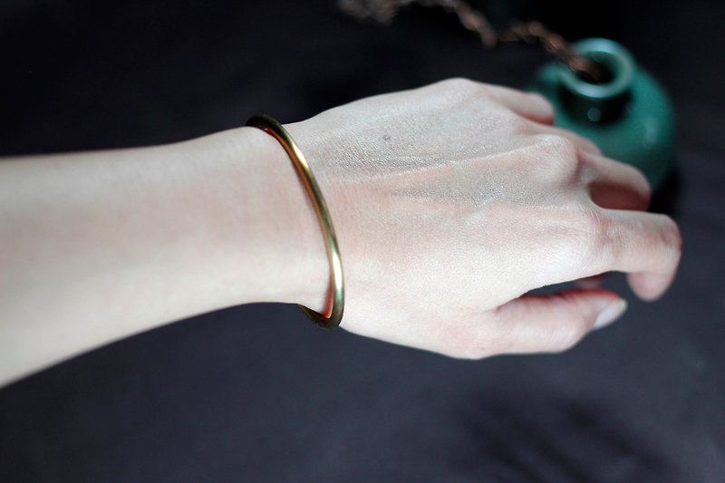 Bronze circular wristband handmade - สร้อยข้อมือ - ทองแดงทองเหลือง สีทอง