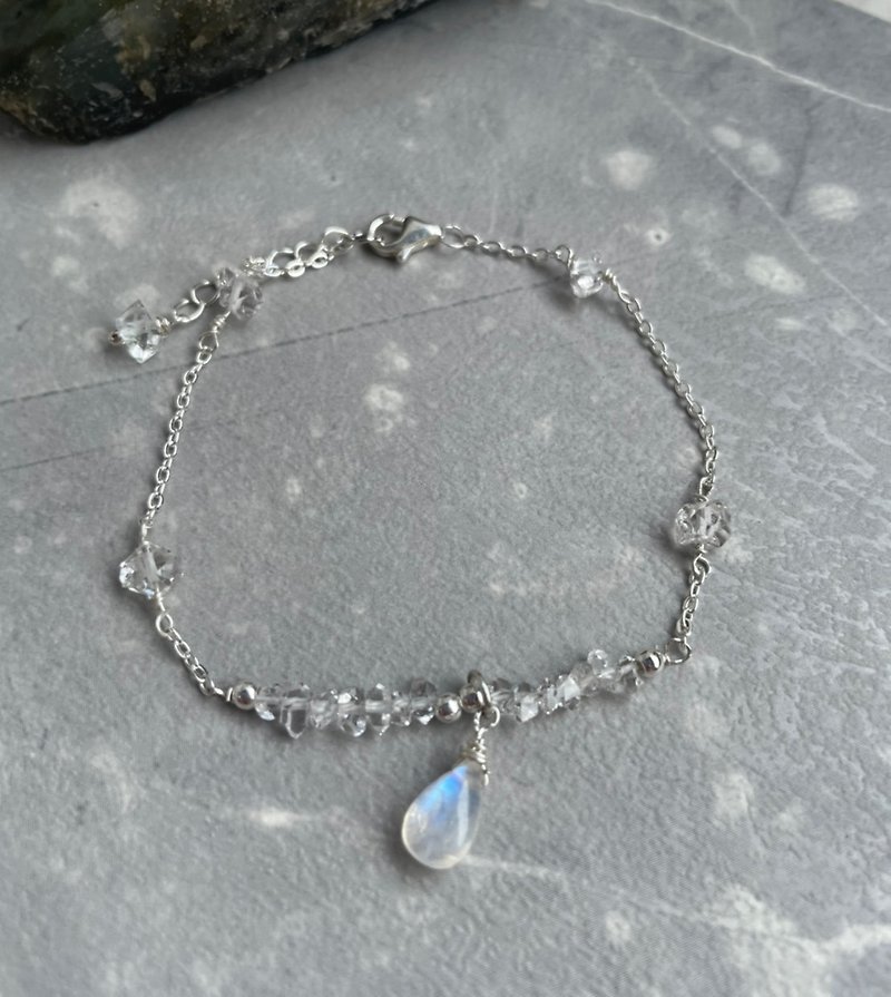Best Healing Crystal/Herkimon Shining Diamond/Moonstone Blu-ray Water Drop Crystal S925 Sterling Silver Bracelet - Bracelets - Other Materials Transparent