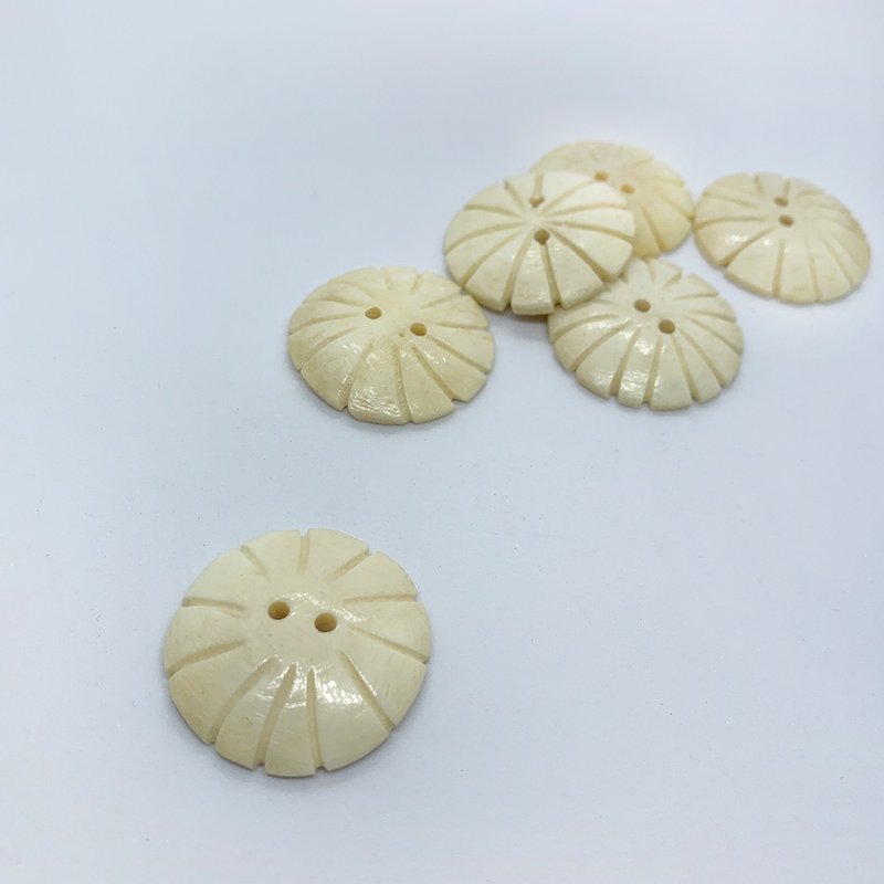 Hana Mokuba – 天然手工花形牛骨鈕 (一包) - 其他 - 其他材質 