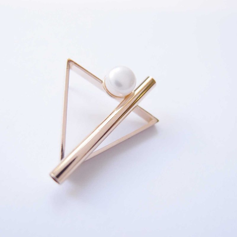 Stationary triangular composition brooch - Brooches - Other Metals Gold