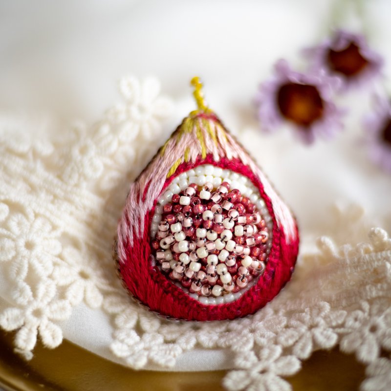 Red Fig Brooch, Hand Embroidered and Beaded, Brooch Storage Pouch Gift - เข็มกลัด - งานปัก สีแดง