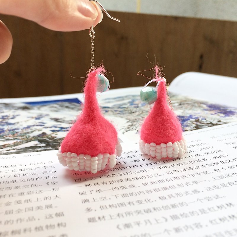 【Special Christmas gift】925 silver-Creative Christmas hats earrings - ต่างหู - ขนแกะ 