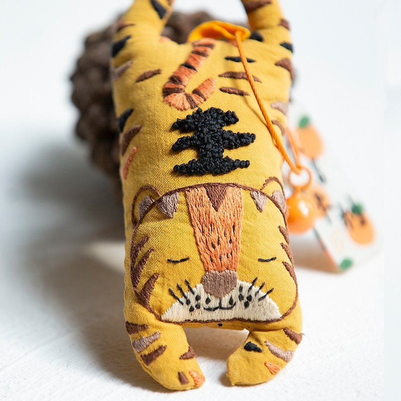 Embroidery diy handmade material package self-embroidered tiger mascot new year - Knitting, Embroidery, Felted Wool & Sewing - Cotton & Hemp Orange