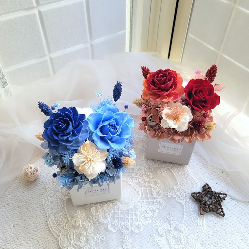 永生玫瑰盆花。桌花。擺飾。情人節商品。附包裝。畢業。 - 乾燥花/永生花 - 植物．花 