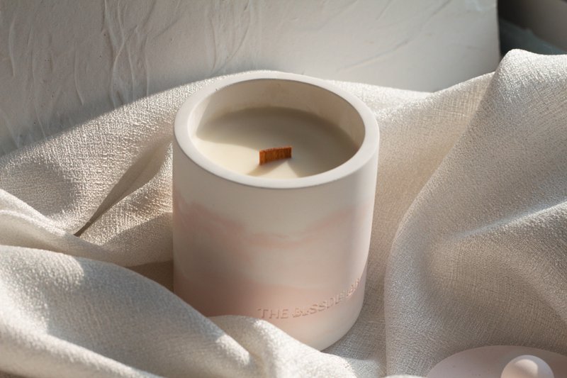 [Sfumato Series] NO.002 Warm sun and first snow. Handmade scented soy candle Valentine's Day gift - เทียน/เชิงเทียน - ขี้ผึ้ง 