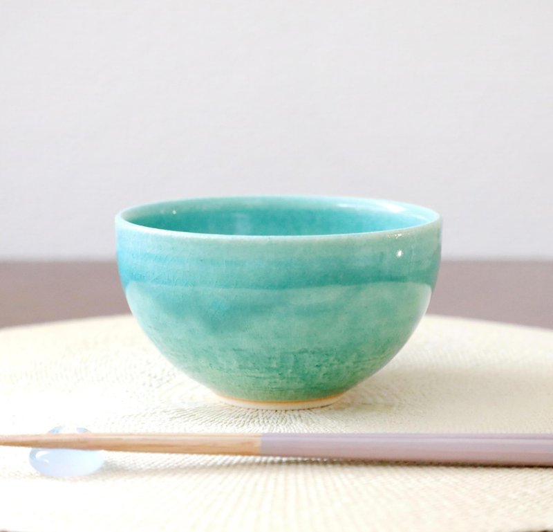 トルコ青釉の飯碗 ５ - 碗 - 陶 藍色