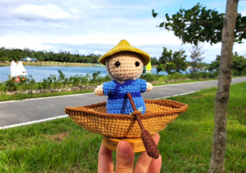 八月湖寶寶釣魚鉤針娃娃 附故事小卡 - 公仔/玩偶 - 其他人造纖維 