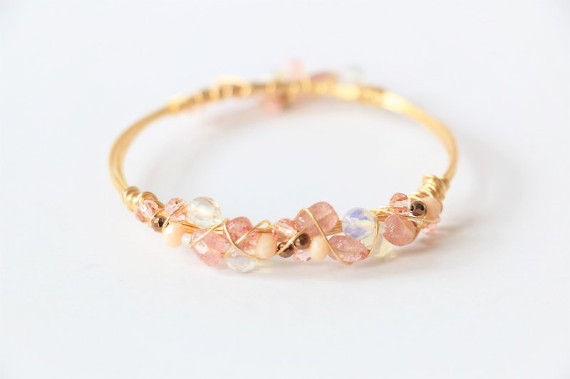 Strawberry quartz wire wrapped bracelet - natural crystal bracelet  - สร้อยข้อมือ - เครื่องเพชรพลอย สึชมพู