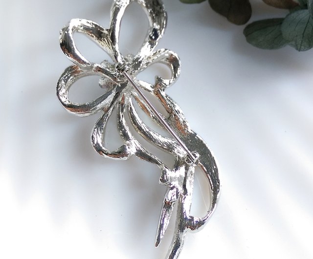 西洋アンティークジュエリー】シルバートーンの高級流線型リボンシック