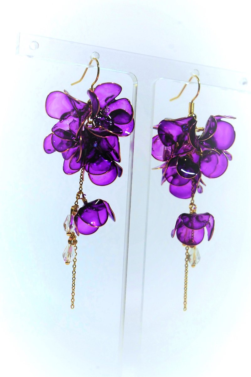 Resin Earrings & Clip-ons - Hydrangea Bud Series NO.85 Purple Hydrangea / Crystal Flower Resin Earrings