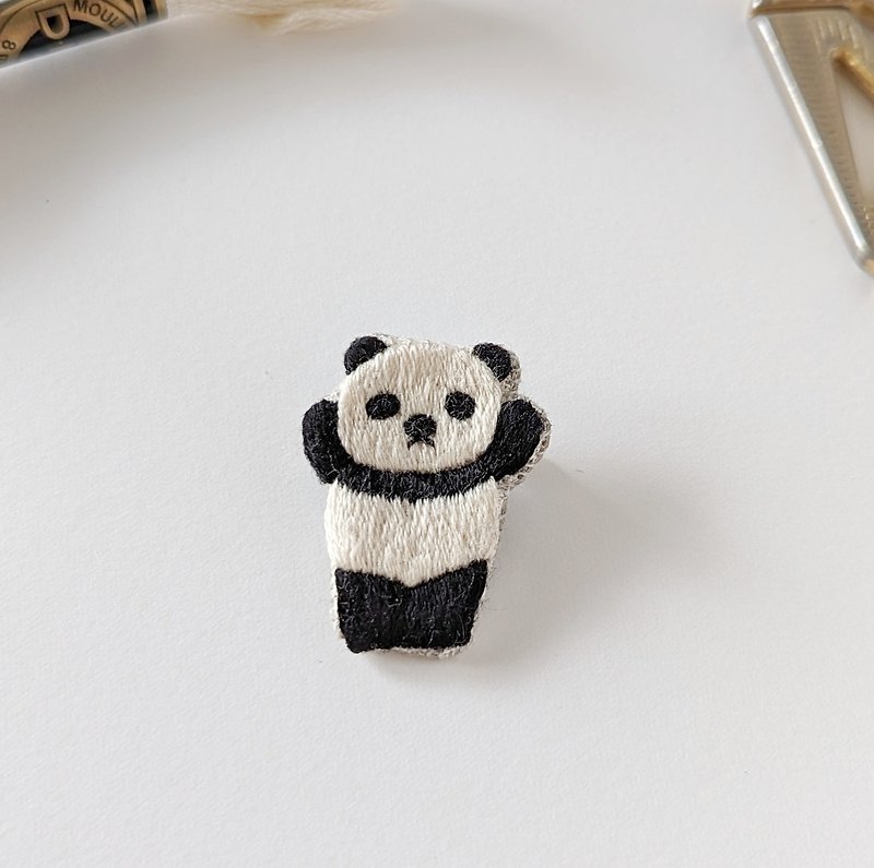 Banzai panda embroidery brooch - เข็มกลัด - งานปัก ขาว