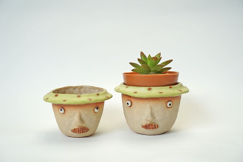 Funny Succulent planter set with uncle faces. - 擺飾/家飾品 - 陶 綠色