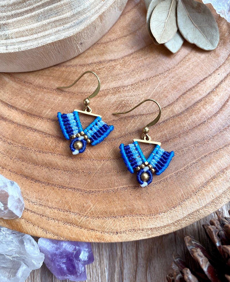 E068 Boximiya wind South Wax beads braided Bronze earrings (ear hook / Clip-On) - ต่างหู - วัสดุอื่นๆ สีน้ำเงิน