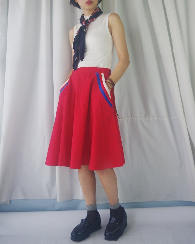 Treasure Hunting Vintage - 80s Red Cotton Sports Wind Roller Skirt - กระโปรง - ผ้าฝ้าย/ผ้าลินิน สีแดง