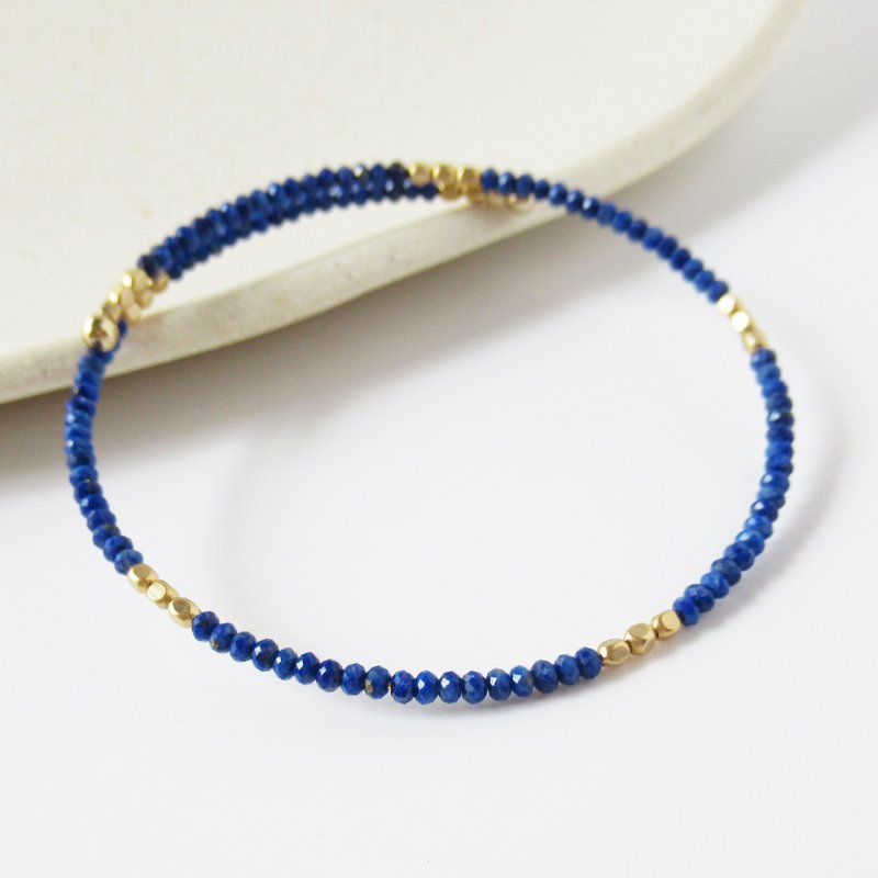 Lapis lazuli and metal beads, wire bracelet - สร้อยข้อมือ - หิน สีน้ำเงิน