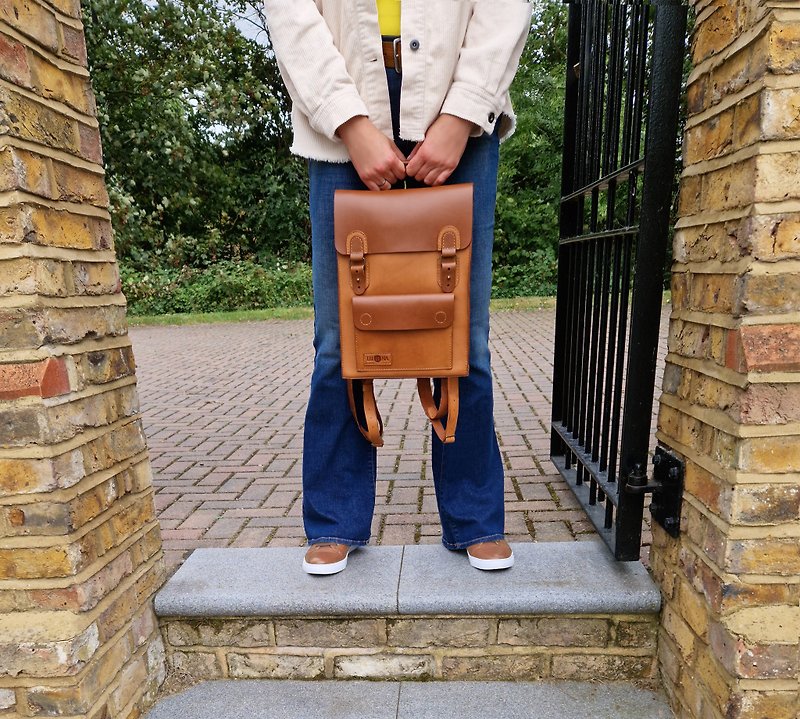 Leather Convertible Backpack, Top Handle  Bag, Satchel, Handmade Gift - 背囊/背包 - 真皮 咖啡色