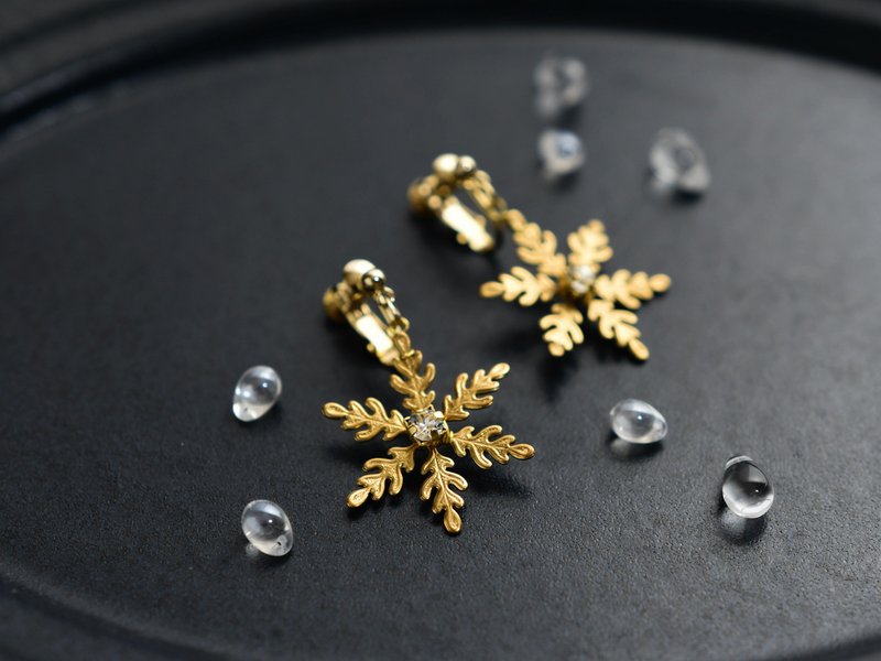 Limited time only [Clip-On] Vintage brass snowflake crystal - ต่างหู - ทองแดงทองเหลือง สีทอง