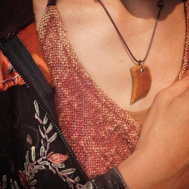 【Lost and find】Natural raw stone Gobi mudstone knife-shaped necklace - Necklaces - Gemstone Brown