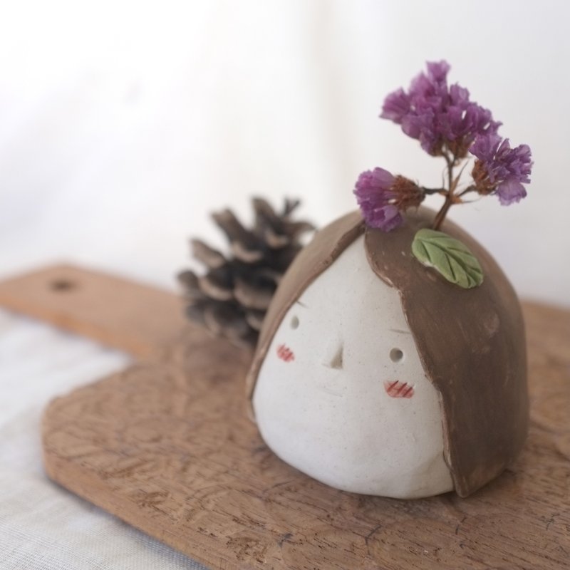セラミック花瓶ミニ彫刻女の子の葉 - 花瓶・植木鉢 - 陶器 ホワイト