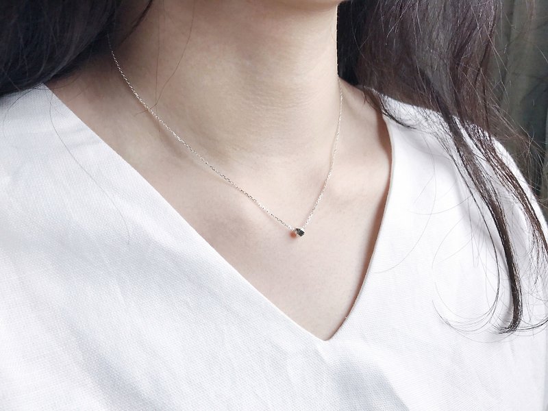 :: Expected Whisper Series:: Faceted Cubes Low Light Cut Clavicle Chain (2.0) - สร้อยคอทรง Collar - เงินแท้ 