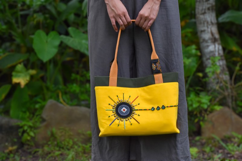 [Handmade Tote Bag Series-Yellow] Aboriginal Sun Totem - Handbags & Totes - Cotton & Hemp Yellow