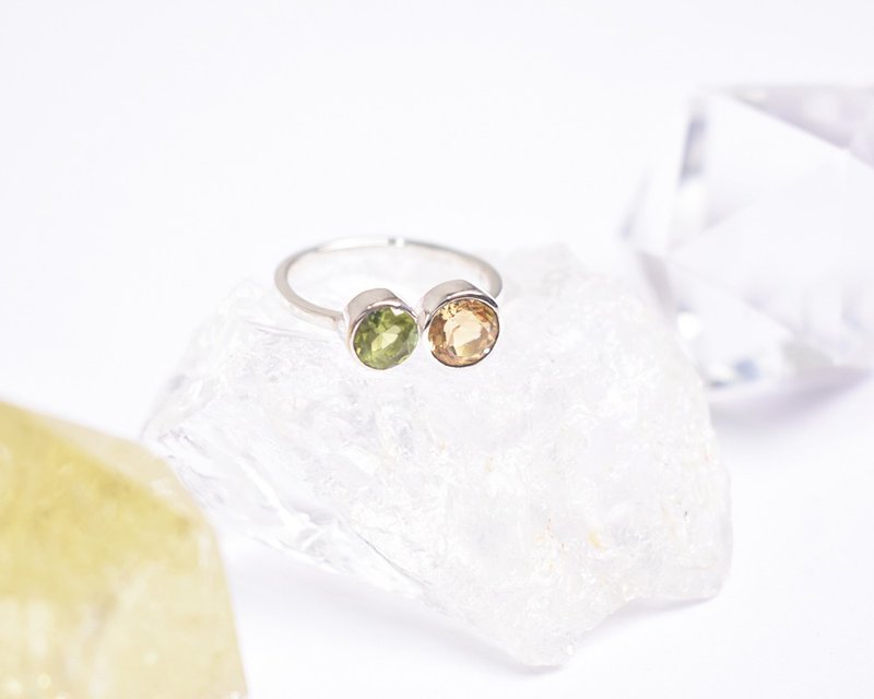 A refreshing silver ring with yellow citrine and green peridot Silver 925 - 戒指 - 寶石 綠色