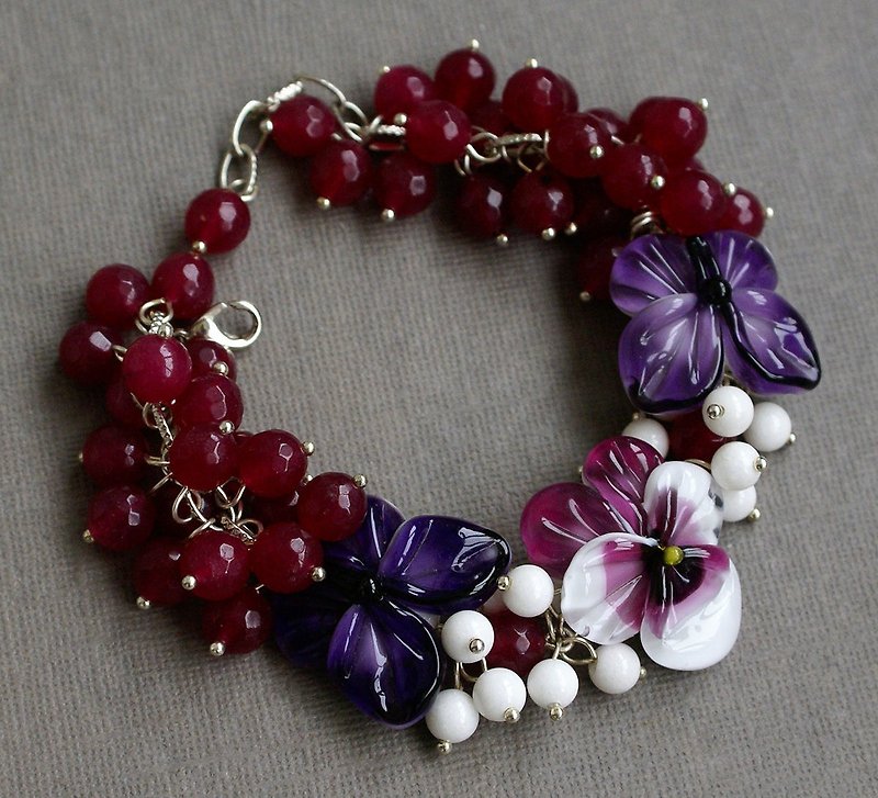 Bracelet with pansy and butterflies, purple lampwork bracelet, glass jewelry - 手鍊/手鐲 - 玻璃 紫色