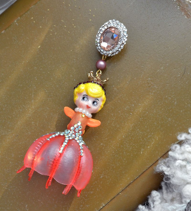 深海小飛象公主耳環 藝術品飾物 - 耳環/耳夾 - 塑膠 紅色