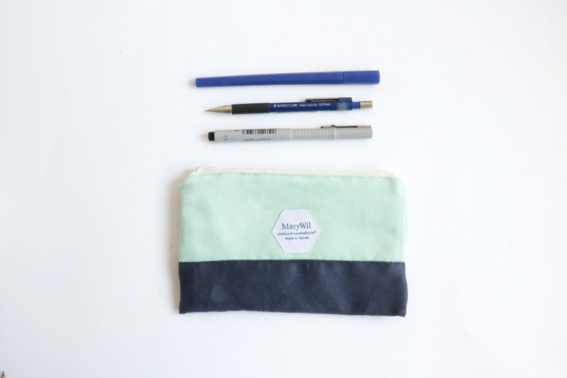 Two-color suede pencil case / cosmetic bag-lake green dark blue - กระเป๋าแมสเซนเจอร์ - ผ้าฝ้าย/ผ้าลินิน สีน้ำเงิน
