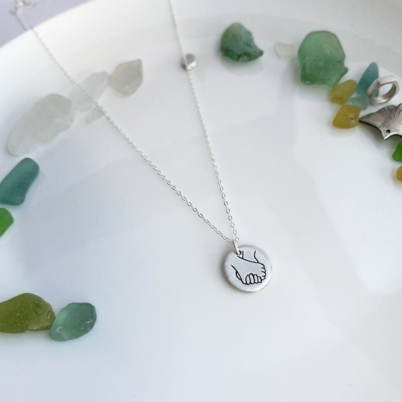 Customized gift holding hands - sterling silver medallion necklace thin chain with engraving - สร้อยคอ - เงินแท้ สีเงิน