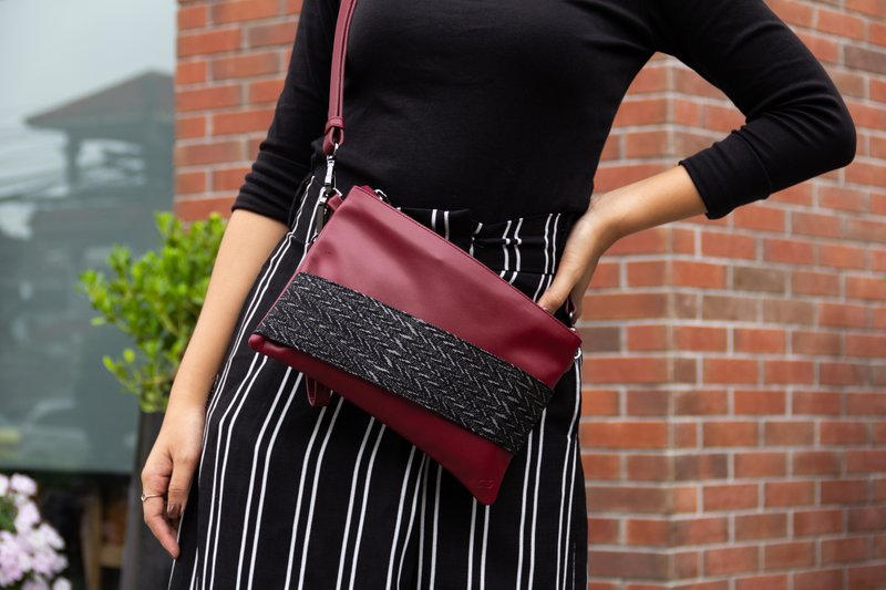 MONDAY Clutch and Crossbody Bag - Cosmos Red - 側背包/斜背包 - 真皮 紅色