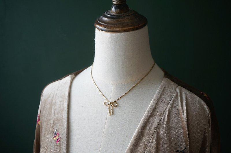 [Antique jewelry/old western pieces] VINTAGE AVON golden bow vintage necklace