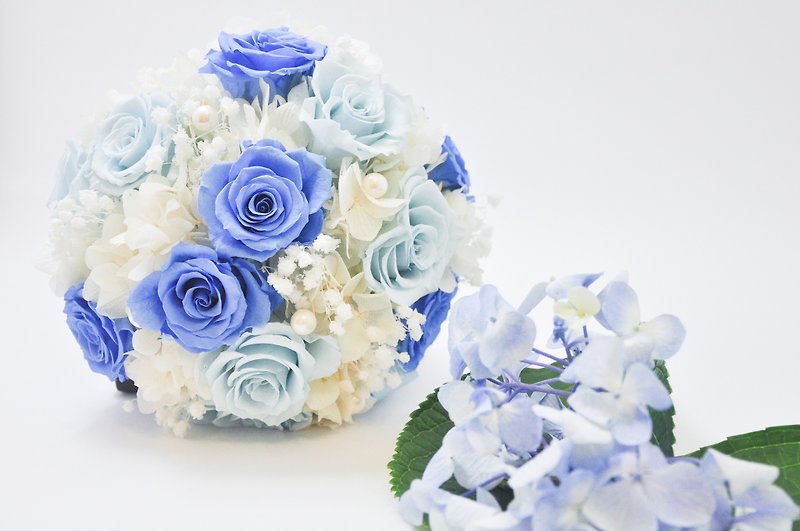 SOMETHING BLUE│wedding bouquet with preserved flowers - ตกแต่งต้นไม้ - พืช/ดอกไม้ สีน้ำเงิน