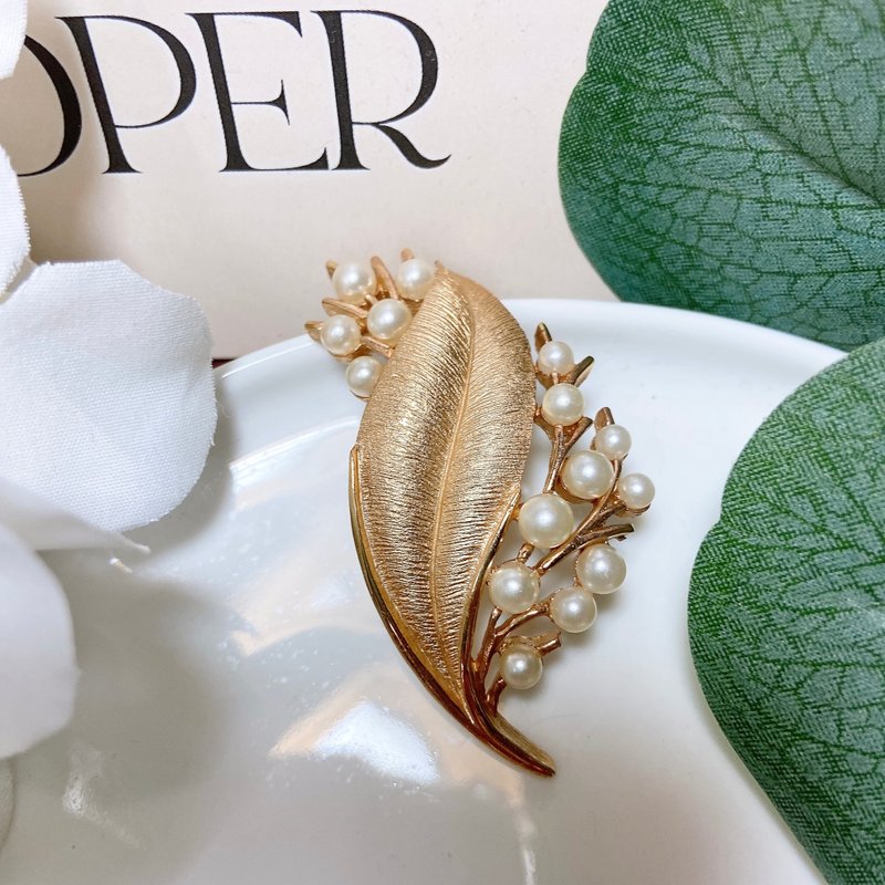 【西洋古董飾品】精品掐絲紋理沙金珍珠感 精緻葉脈枝葉 胸針胸 - 胸針 - 貴金屬 金色