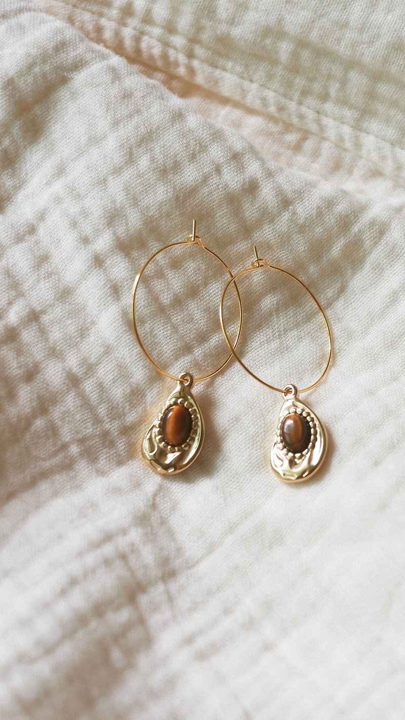 Vintage metal earrings C - ต่างหู - อลูมิเนียมอัลลอยด์ สีทอง