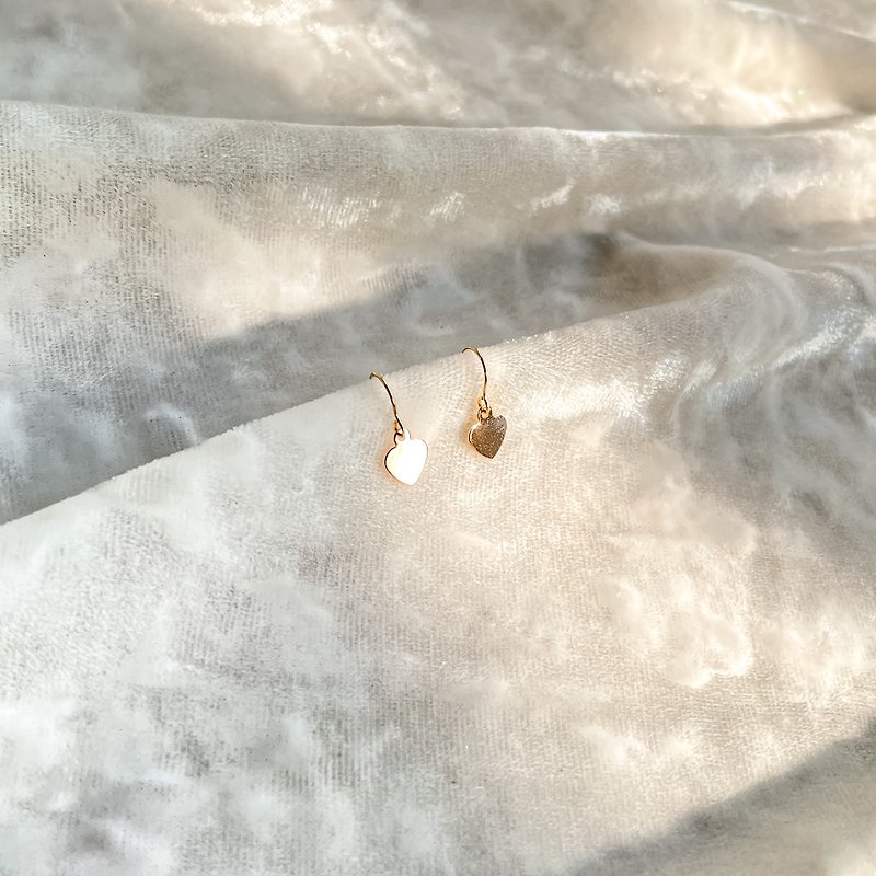 Small golden hearts. 14kgf small earrings Austrian crystal anti-allergic ear hooks - Earrings & Clip-ons - Copper & Brass Gold