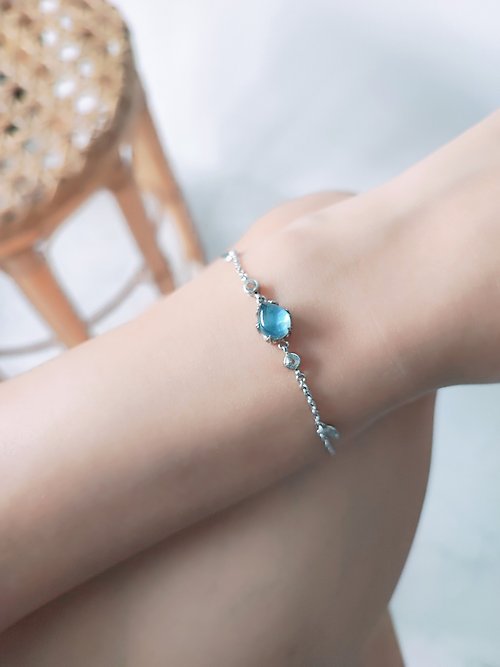 Be'shine Jewelry Official Bracelet Aurora of T'Sea - Brazilian London Blue Topaz with Pearl Shell
