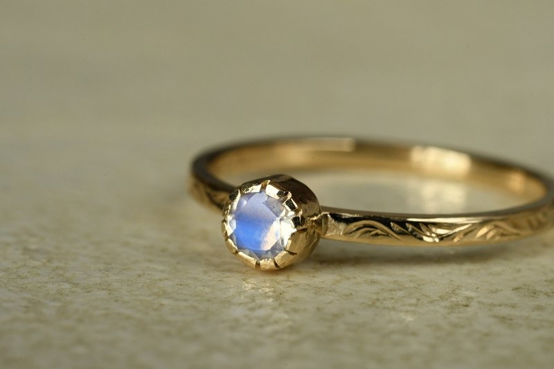 Splendor  Rainbow Moonstone - 戒指 - 其他金屬 金色