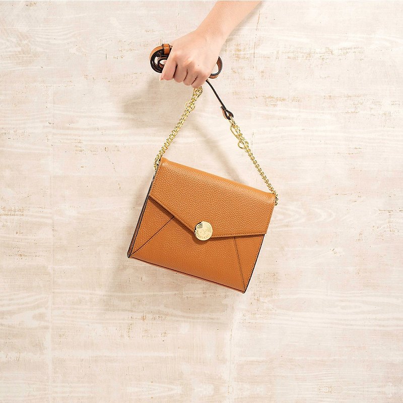 PEGASUS Leather Envelope Bag - Caramel Brown - กระเป๋าแมสเซนเจอร์ - หนังแท้ สีนำ้ตาล