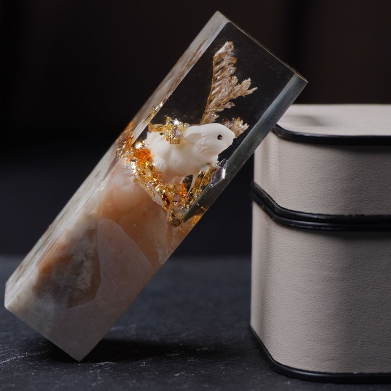 客製化手工印章-|金光裡的白兔樹酯印章2x1.7CM|篆刻印章 - 印章/印台 - 石頭 
