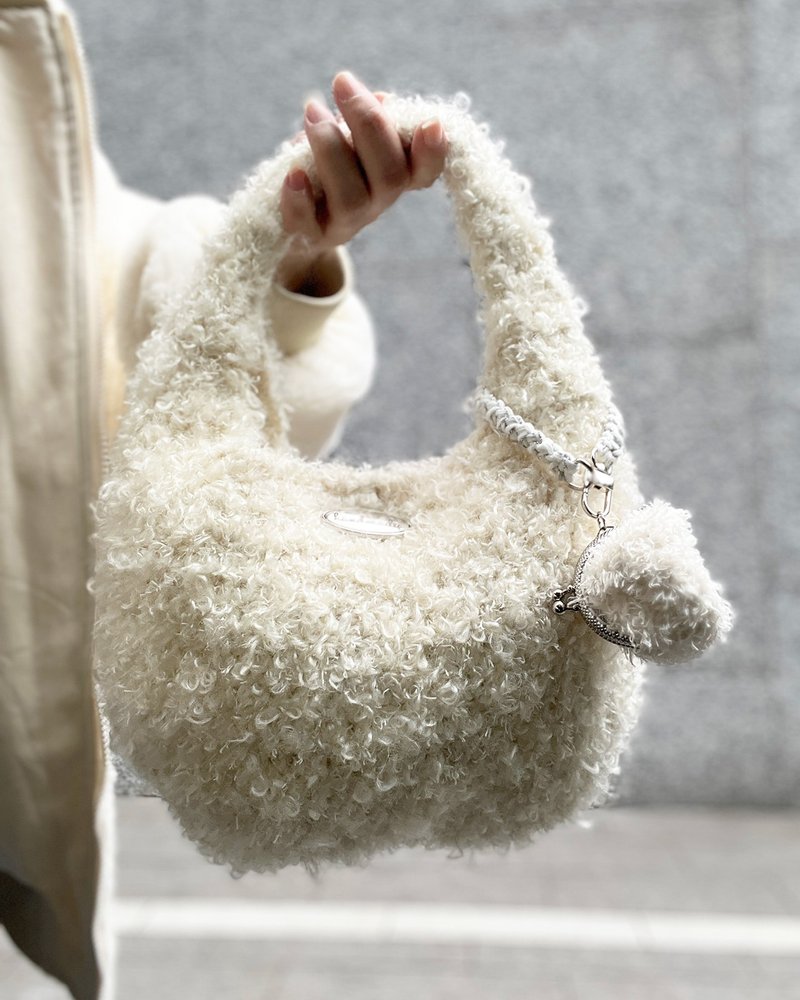 Gogo Wrist Bag [Snow White Curly Sheep] Portable/Multiple Bag/Hand Knitted Bag/Wool Warmth - กระเป๋าถือ - ขนแกะ 