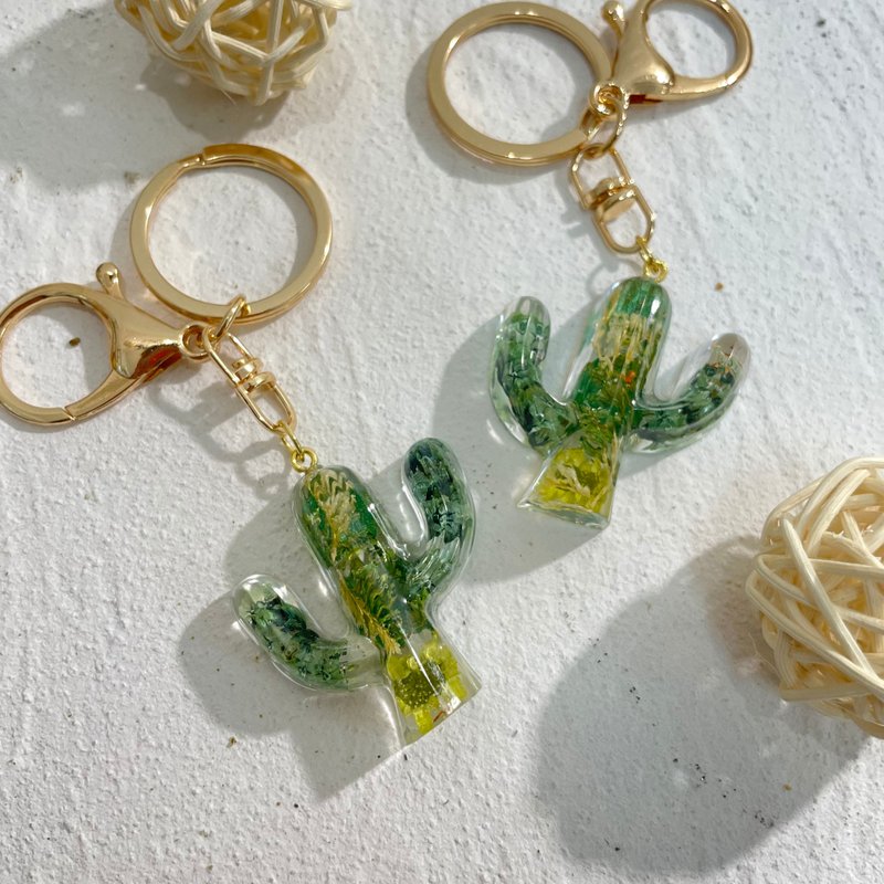 Immortal Crystal Flower Key Ring Charm Cactus - ที่ห้อยกุญแจ - เรซิน หลากหลายสี