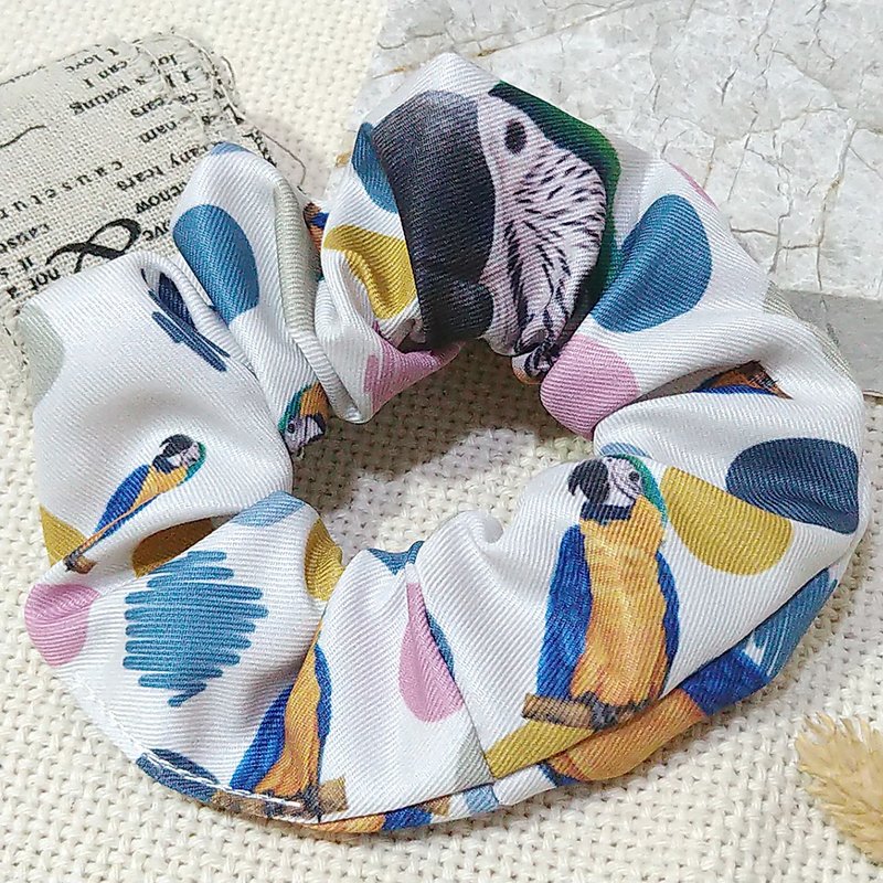 Yellow background dots- scrunchie band_macaw_parrot_ponytail hair band - เครื่องประดับผม - เส้นใยสังเคราะห์ 