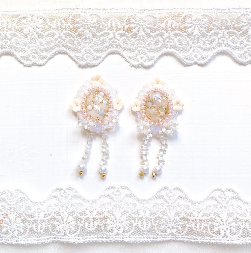 cloudy bijou earrings - Earrings & Clip-ons - Glass White