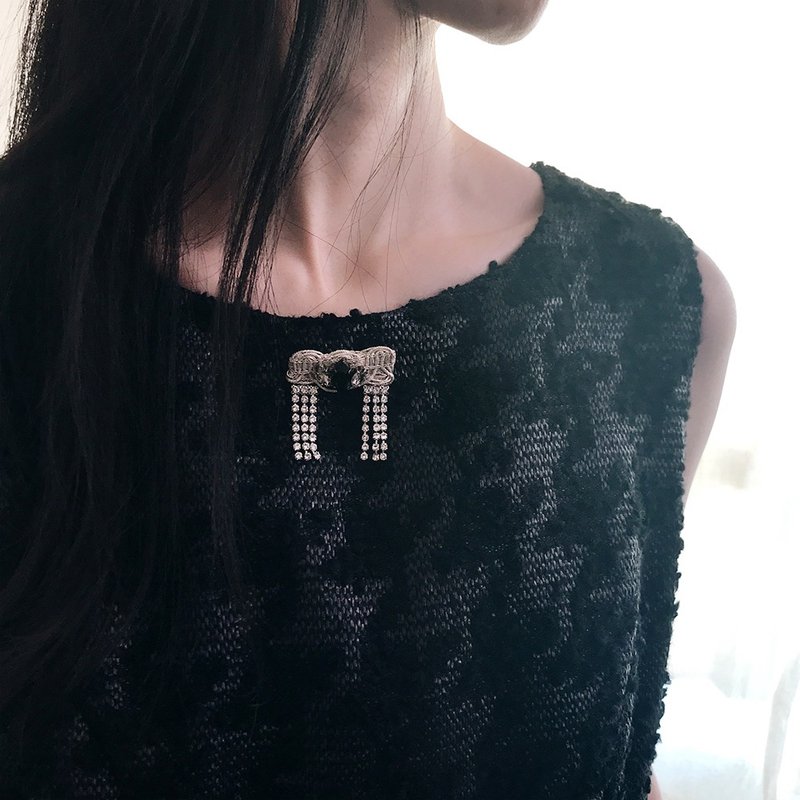 カーテンコール  Brooch silver rhinestone - 胸針 - 聚酯纖維 銀色