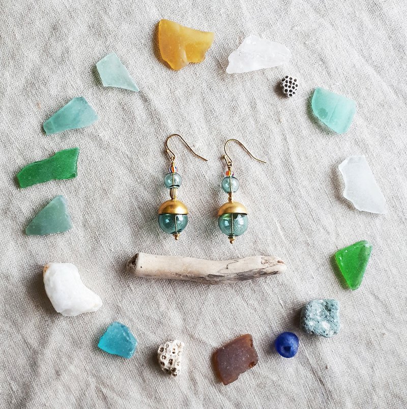 A pair of sea or glass balls_handmade earrings - ต่างหู - แก้ว สีน้ำเงิน