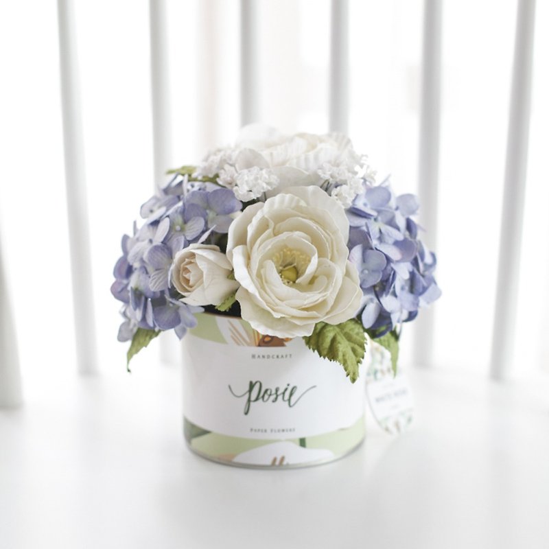 MY BABY BLUE Aromatic Medium Gift Box Handmade Paper Flowers - ของวางตกแต่ง - กระดาษ สีน้ำเงิน