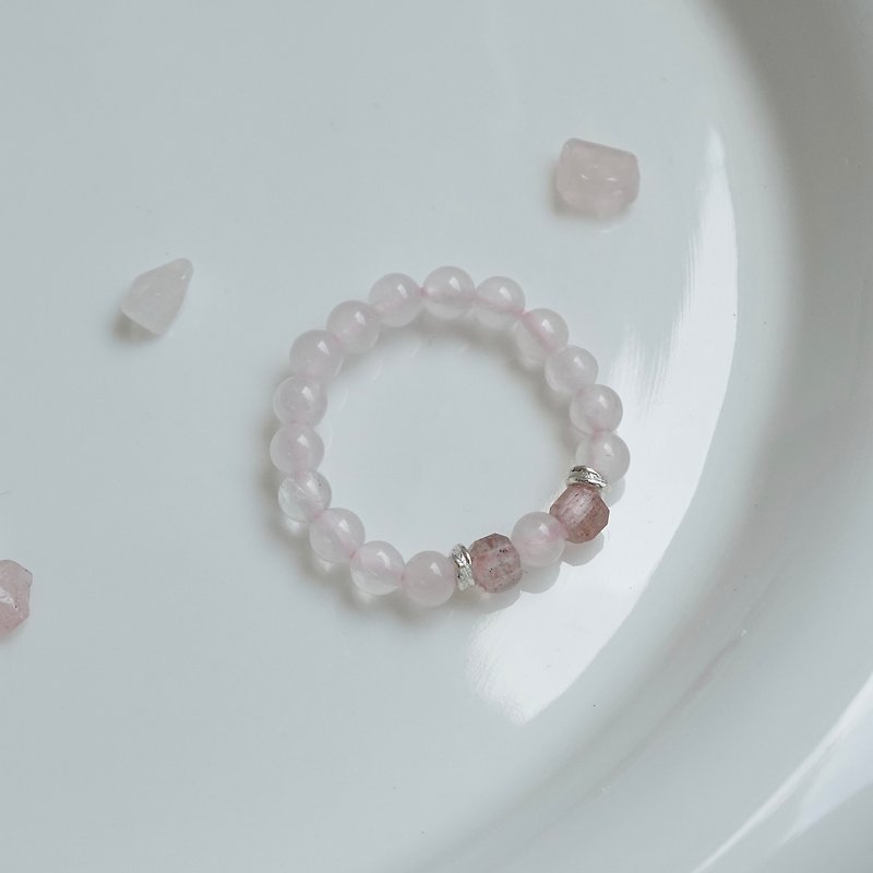 Strawberry crystal powder wafer bead ring/pink quartz strawberry crystal/crystal ring customization - แหวนทั่วไป - คริสตัล 