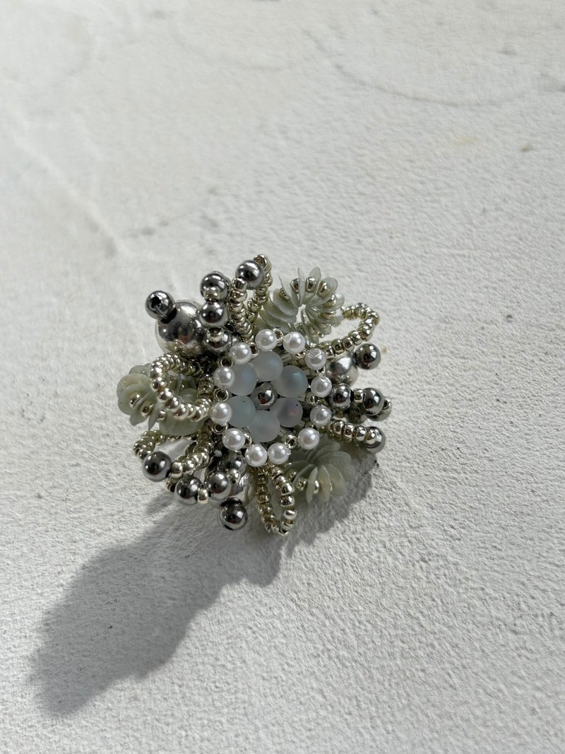 Beaded and sequined brooch - Brooches - Other Materials Silver